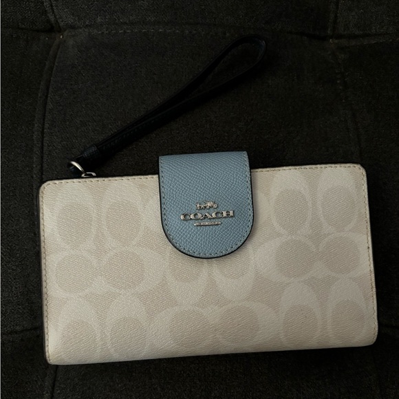 Coach Phone Wallet - Picture 1 of 7